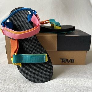 New Teva’s Original Universal Sandals in colorblock.